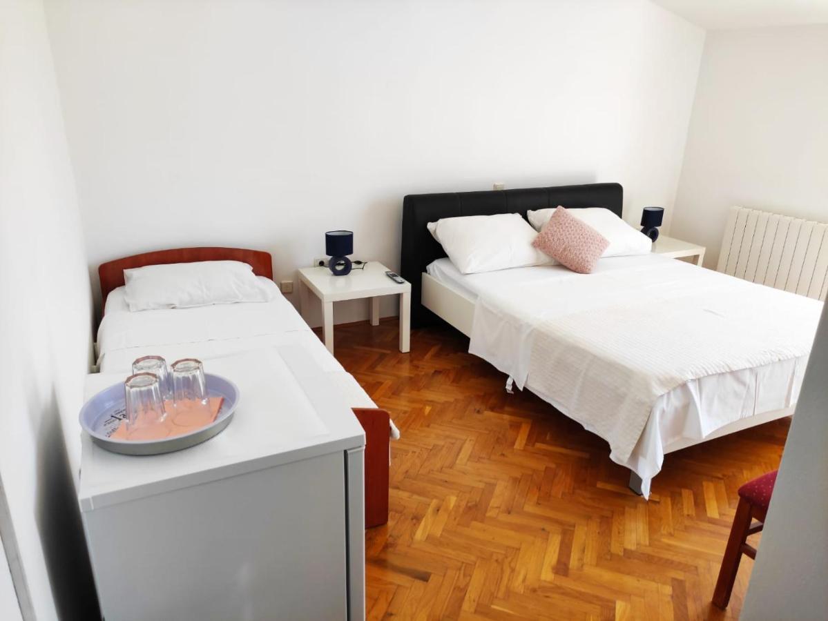 Kaštel Lukšić Guesthouse Varnica מראה חיצוני תמונה