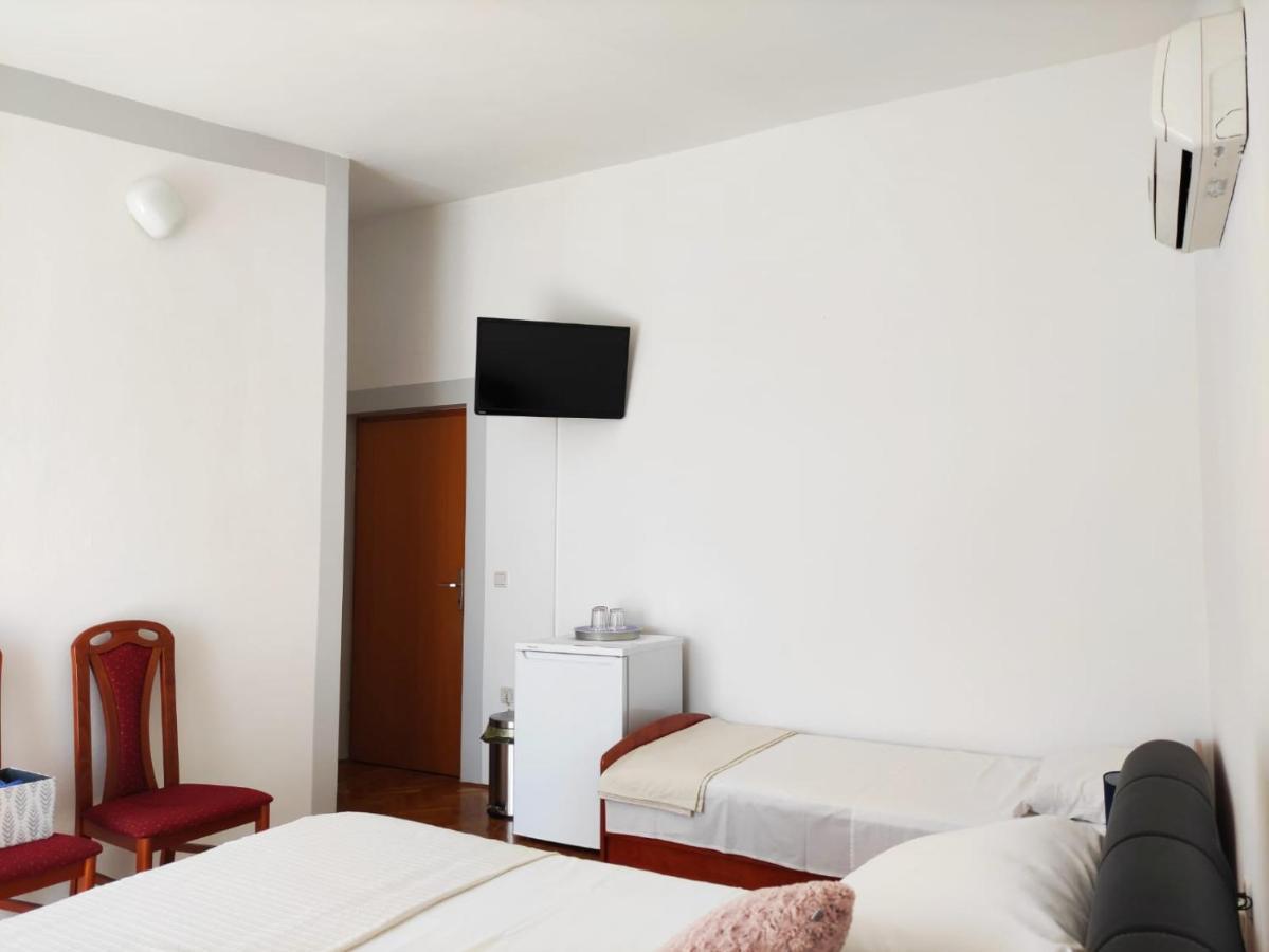 Kaštel Lukšić Guesthouse Varnica מראה חיצוני תמונה