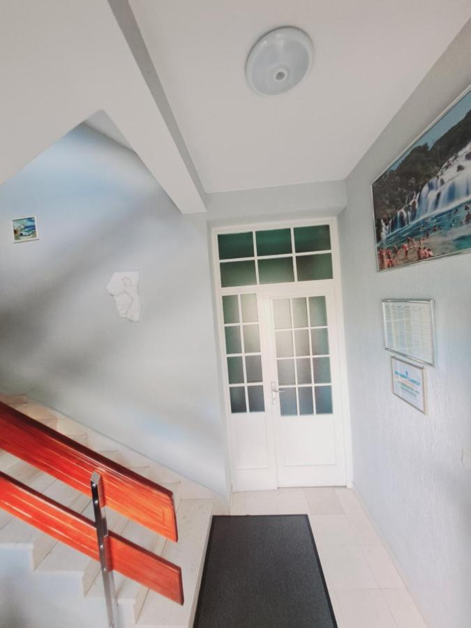 Kaštel Lukšić Guesthouse Varnica מראה חיצוני תמונה