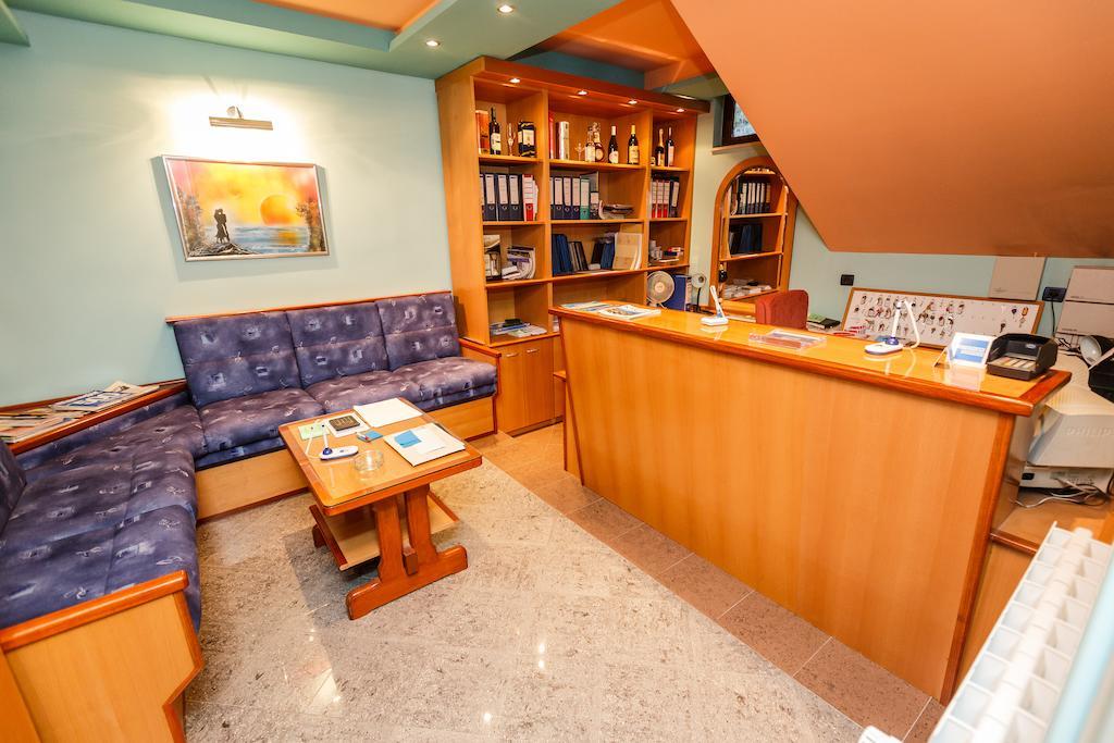 Kaštel Lukšić Guesthouse Varnica מראה חיצוני תמונה