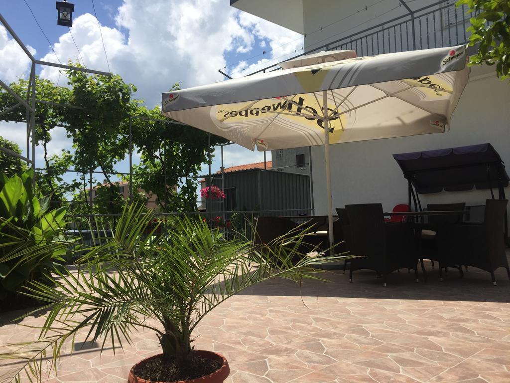 Kaštel Lukšić Guesthouse Varnica מראה חיצוני תמונה