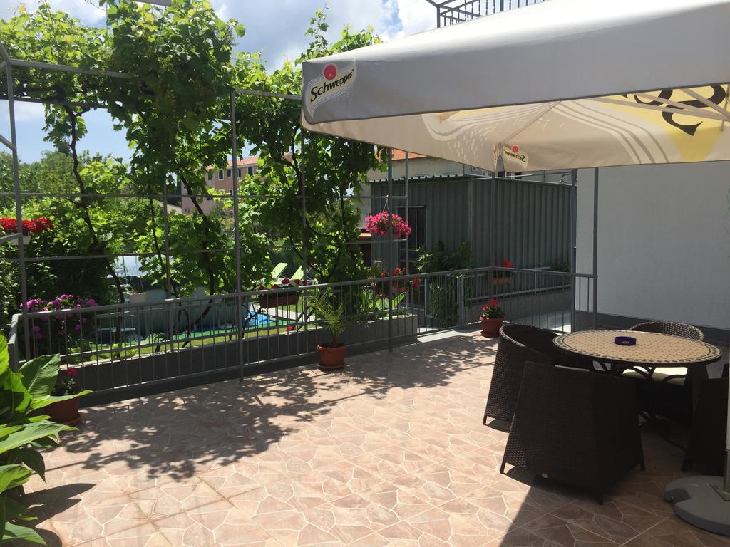Kaštel Lukšić Guesthouse Varnica מראה חיצוני תמונה