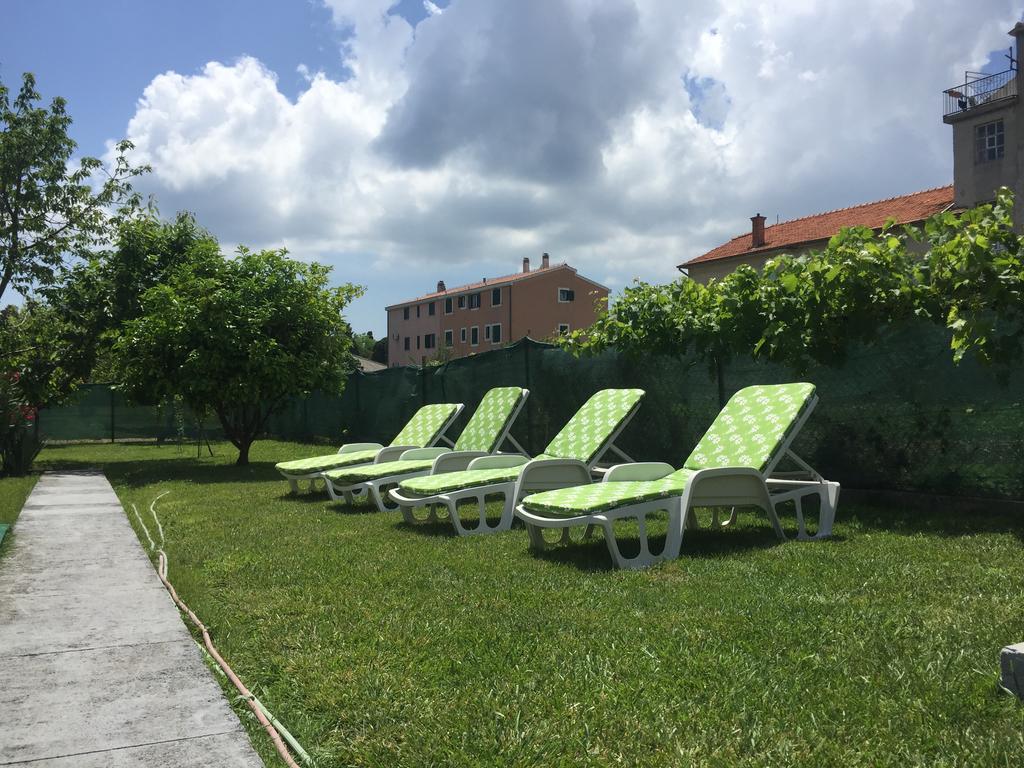 Kaštel Lukšić Guesthouse Varnica מראה חיצוני תמונה