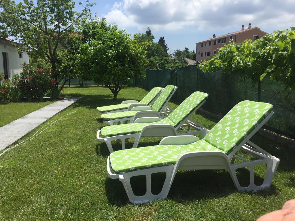 Kaštel Lukšić Guesthouse Varnica מראה חיצוני תמונה