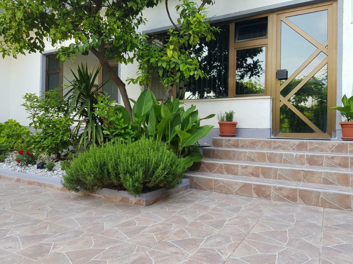 Kaštel Lukšić Guesthouse Varnica מראה חיצוני תמונה