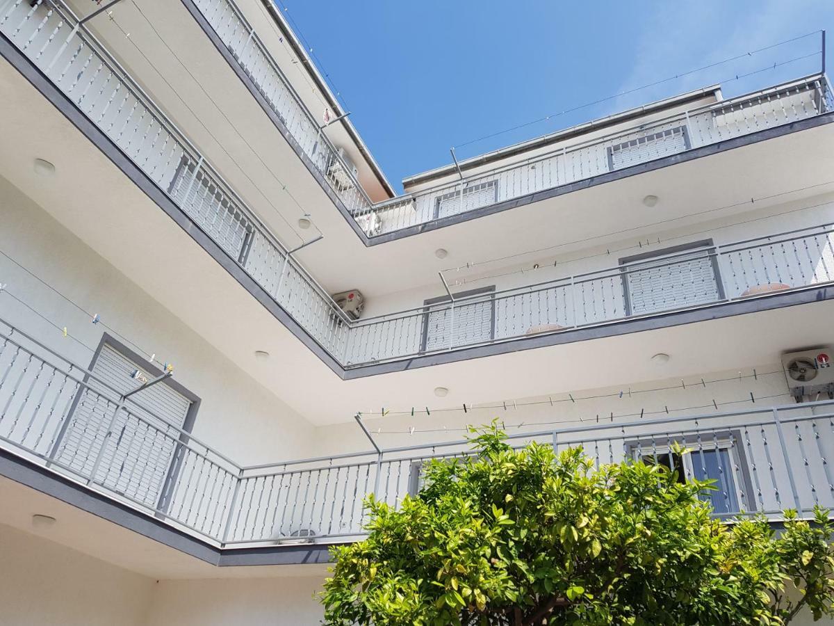 Kaštel Lukšić Guesthouse Varnica מראה חיצוני תמונה